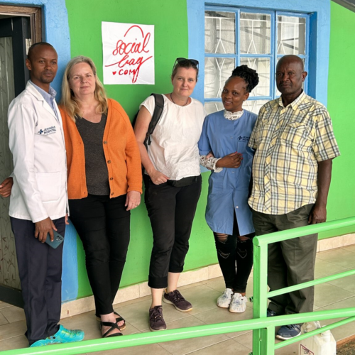 Mitglieder von social-bag mit dem personal des Riversite Hospital